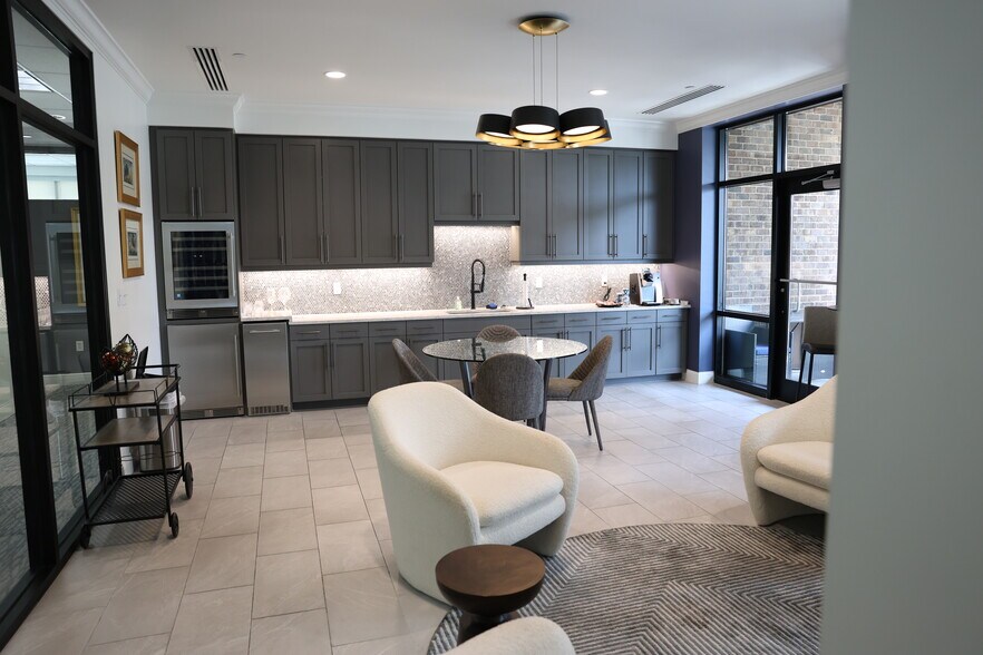 More Photos Of 113-123 S Monroe St, Tallahassee Office For Sale