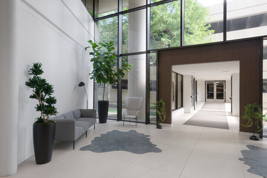 More Photos Of 6363 Woodway Dr, Houston Office For Lease