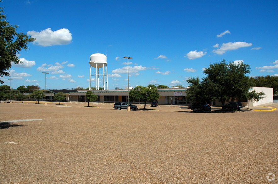 More Photos Of 630 W Pleasant Run Rd, Lancaster General Retail For Lease