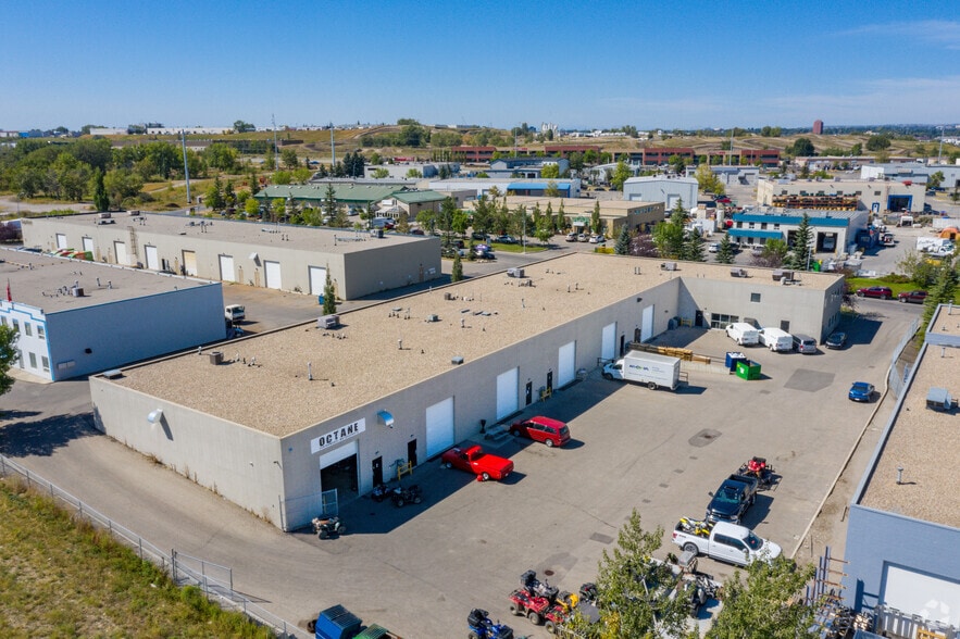 More Photos Of 5030 13th St SE, Calgary Warehouse For Lease
