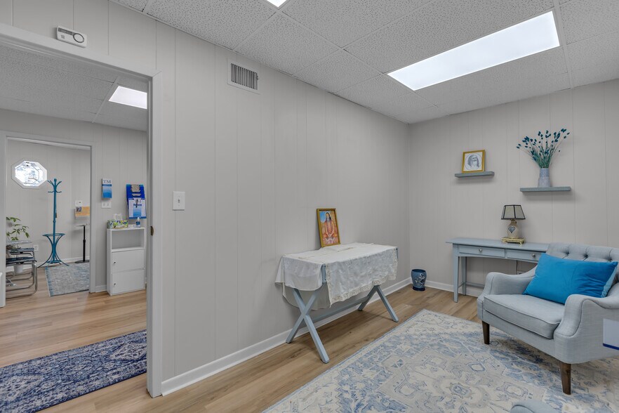 More Photos Of 100 E Carver St, Huntington Loft Creative Space For Lease