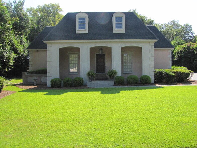 Primary Photo Of 151 Pierce Ave, Macon-Bibb Healthcare For Sale