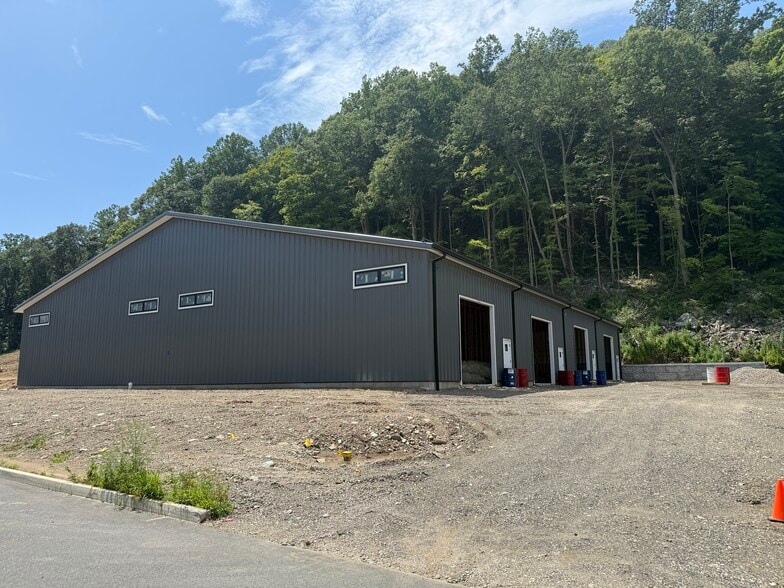 More Photos Of 19 Trowbridge Dr, Bethel Industrial For Lease