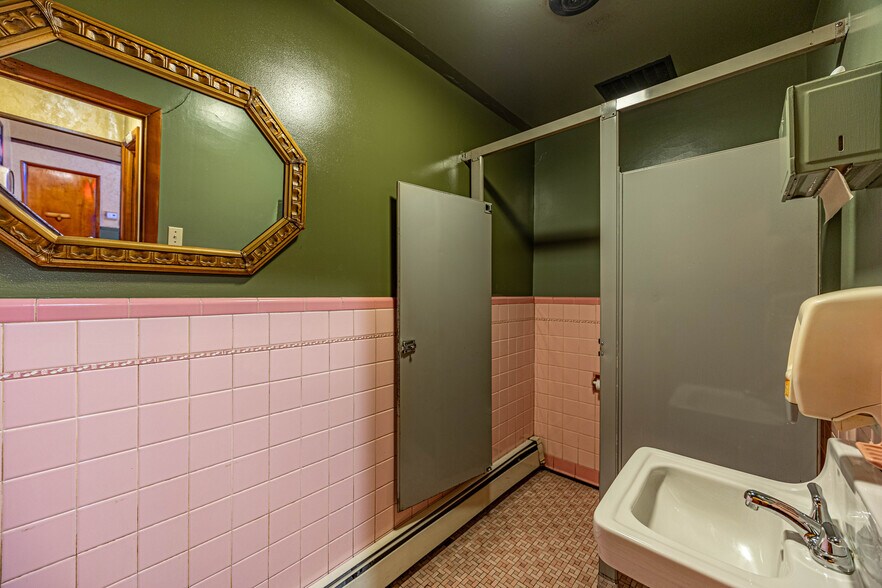 More Photos Of 614 Hancock Ave, Vandergrift General Retail For Sale