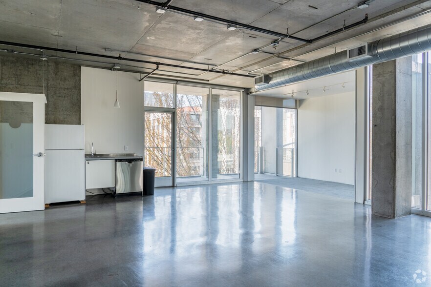 More Photos Of 524-542 E Burnside St, Portland Office For Sale