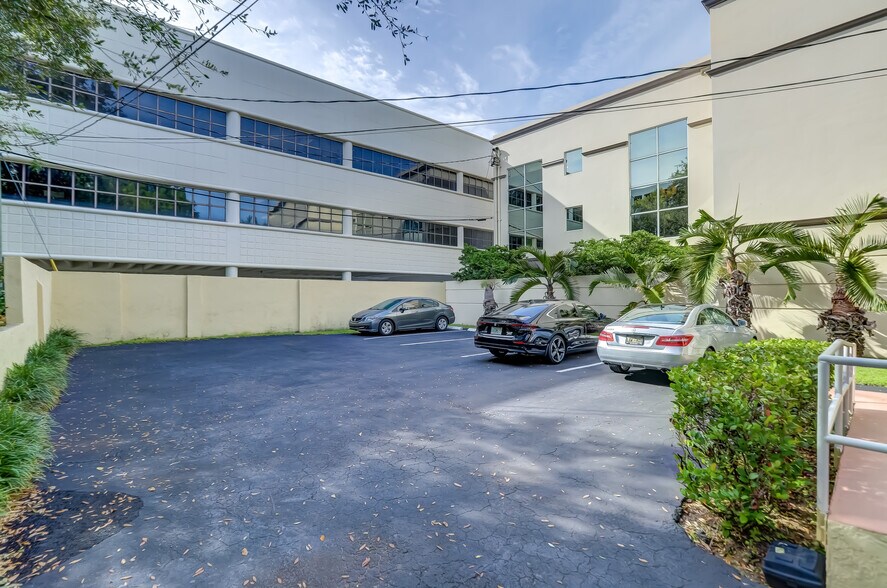 More Photos Of 8 SE 8th St, Fort Lauderdale Office For Lease