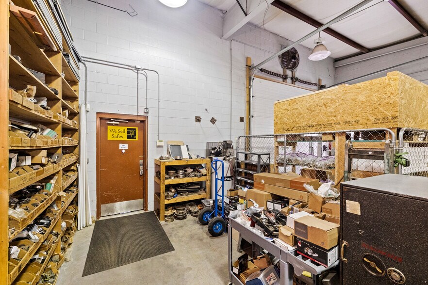 More Photos Of 622 N Central St, Knoxville General Retail For Sale