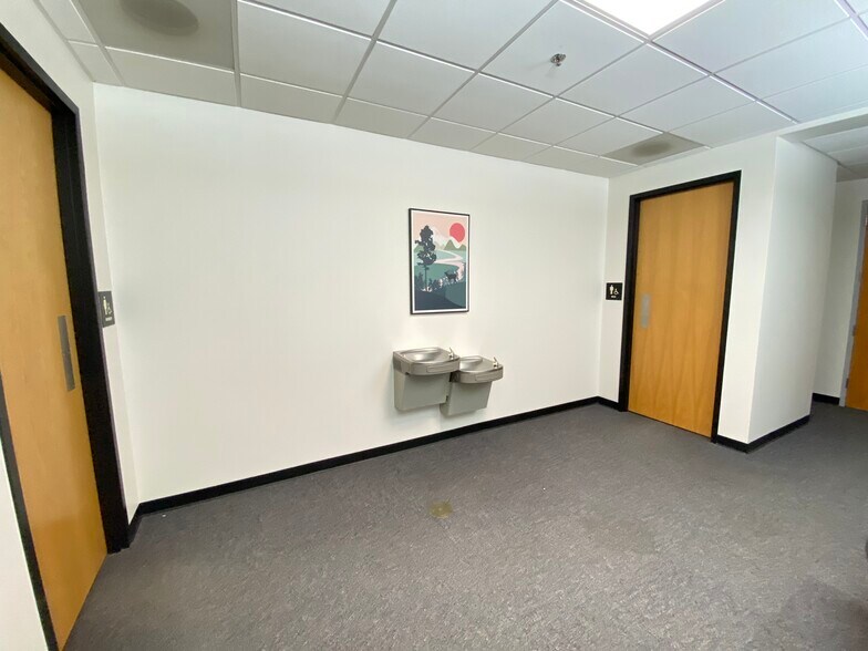 More Photos Of 517 N Westhill Blvd, Appleton Freestanding For Lease