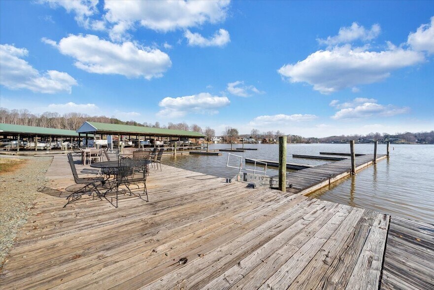 More Photos Of 2200 Old Salem School Rd, Union Hall Marina For Sale