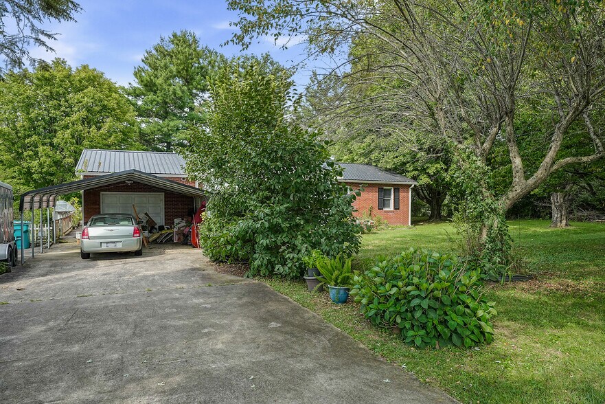 More Photos Of 2650 Cook Rd, Crossville Office For Sale