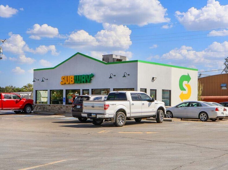 More Photos Of 605 W Crawford St, Clay Center Fast Food For Sale