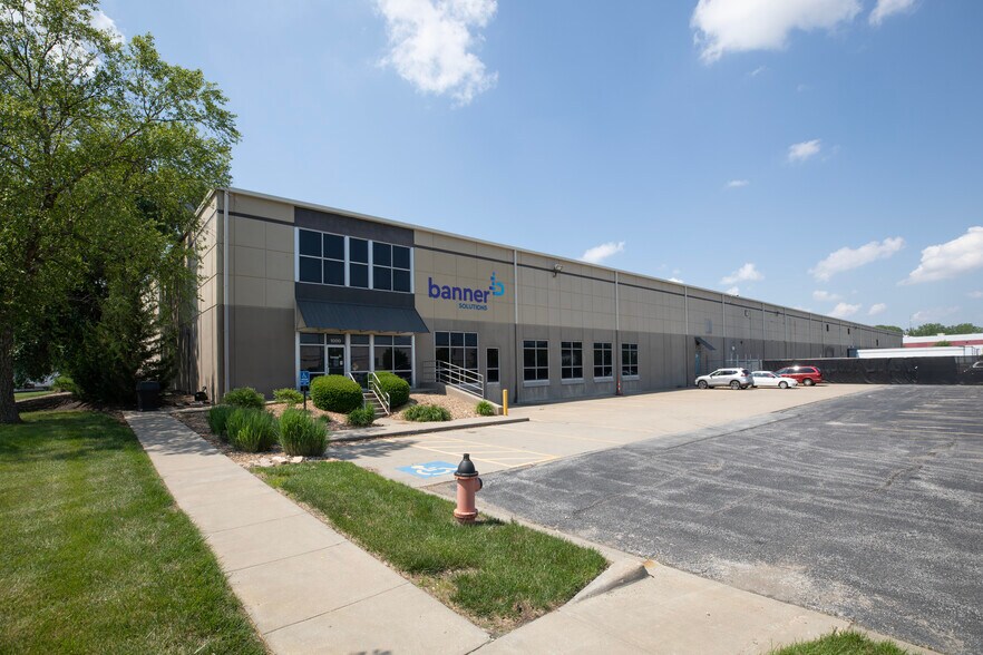 Primary Photo Of 1000-1010 N Century Dr, Kansas City Warehouse For Lease