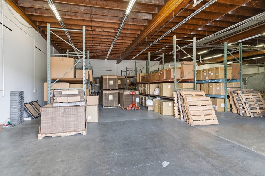 More Photos Of 940 Wilson St, Eugene Showroom For Sale