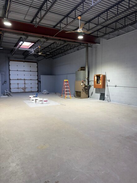 More Photos Of 484-516 Province Rd, Laconia Distribution For Lease