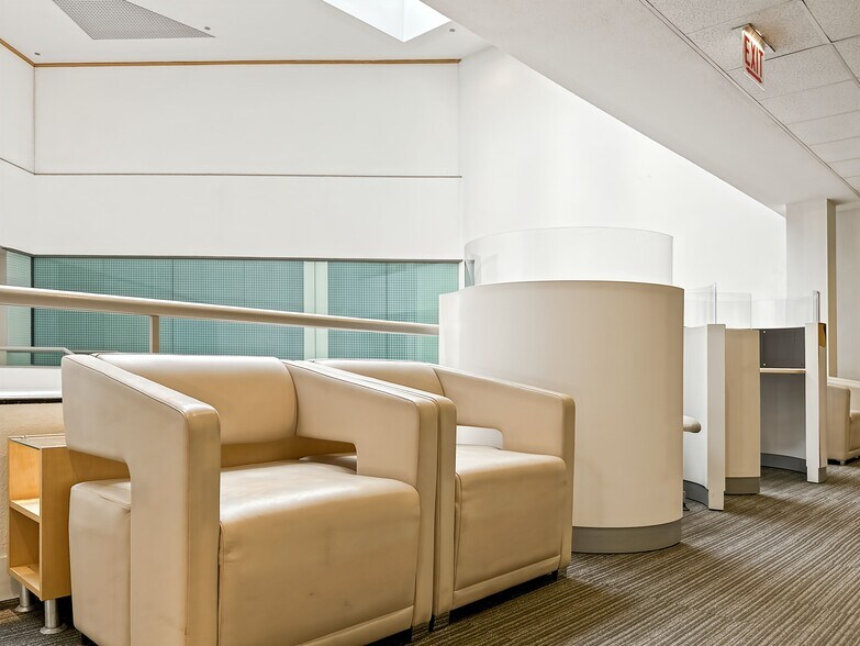 More Photos Of 200 S Wacker Dr, Chicago Office For Lease