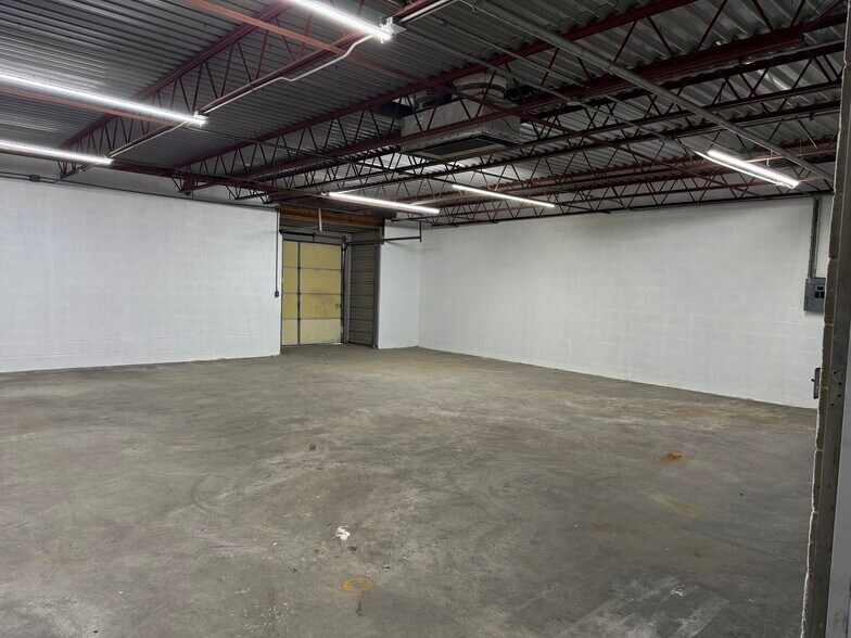 More Photos Of 121 N Lafayette Ave, Marshall Flex For Sale