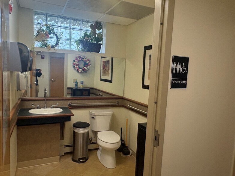 More Photos Of 163 Main St, South Kingstown Medical For Sale