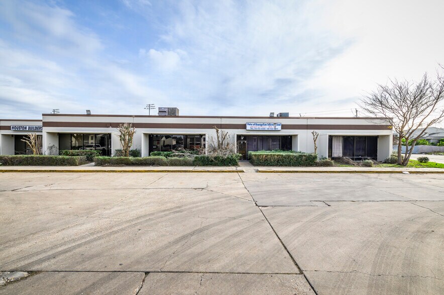 More Photos Of 10535 S Wilcrest Dr, Houston Warehouse For Lease