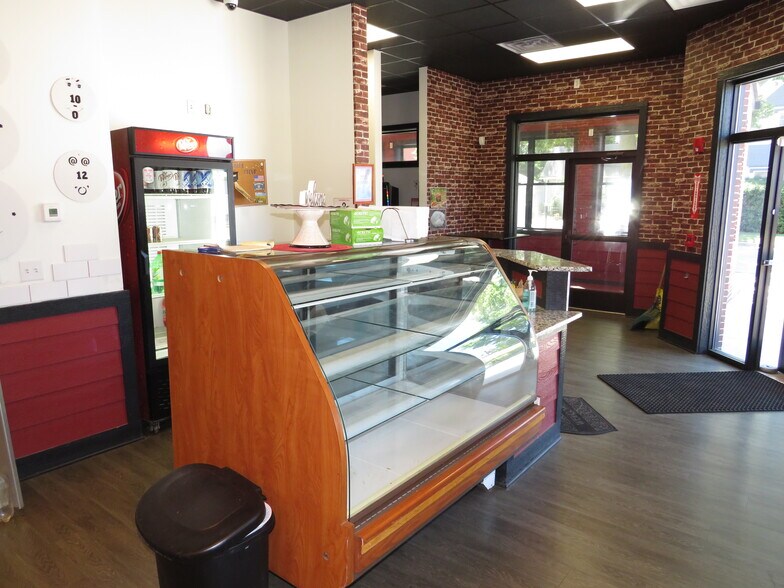 More Photos Of 403 S Main St, Wilmington Freestanding For Sale