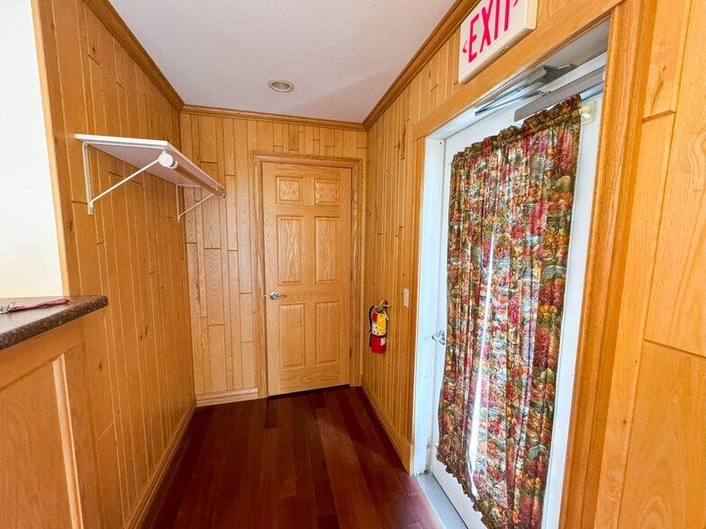 More Photos Of W1734 North St, Green Lake Office For Sale