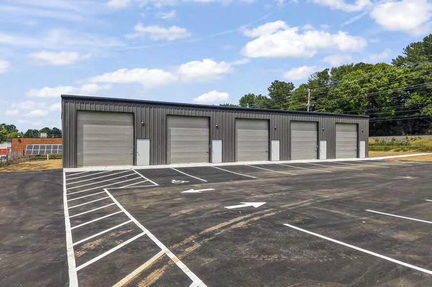 More Photos Of 2138 Surrett Dr, High Point Self Storage For Sale