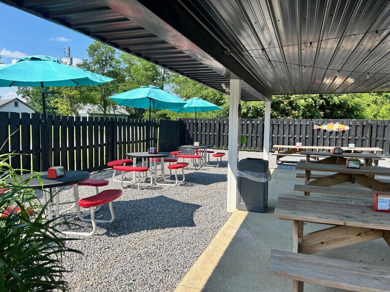 More Photos Of 178 Lakeway Dr, Russell Springs Restaurant For Sale
