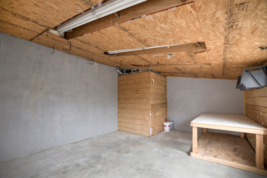 More Photos Of 801 W Whittier Blvd, La Habra Storefront Retail Residential For Sale