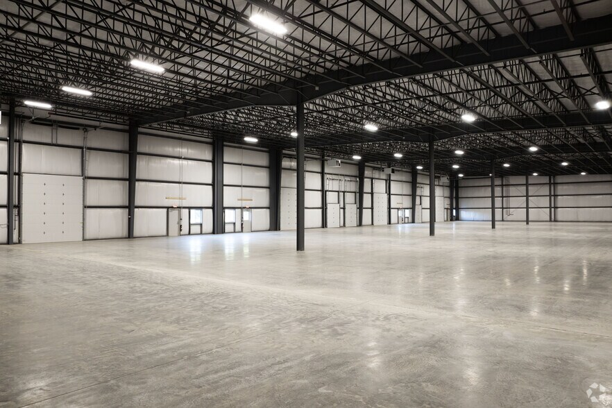 More Photos Of 113 Tabor Rd, Mechanicville Distribution For Sale