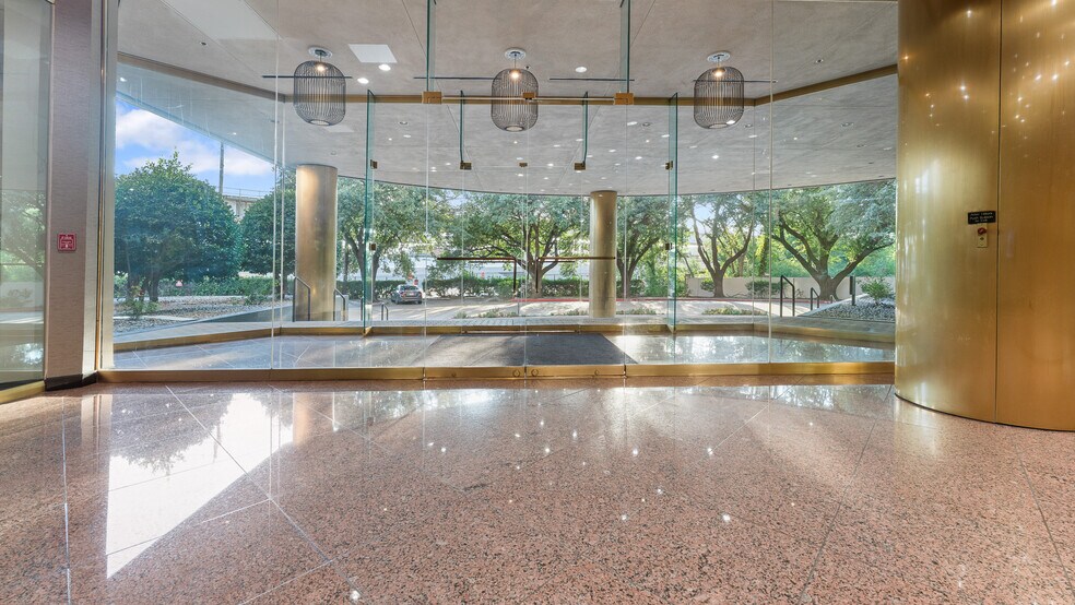 More Photos Of 9101 Lyndon B Johnson Fwy, Dallas Office For Lease