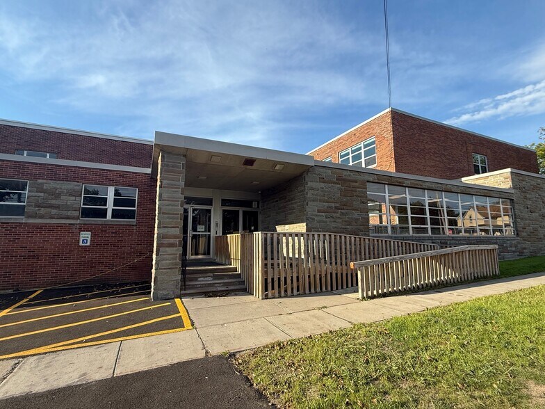 More Photos Of 214 Kinne St, East Syracuse Specialty For Sale