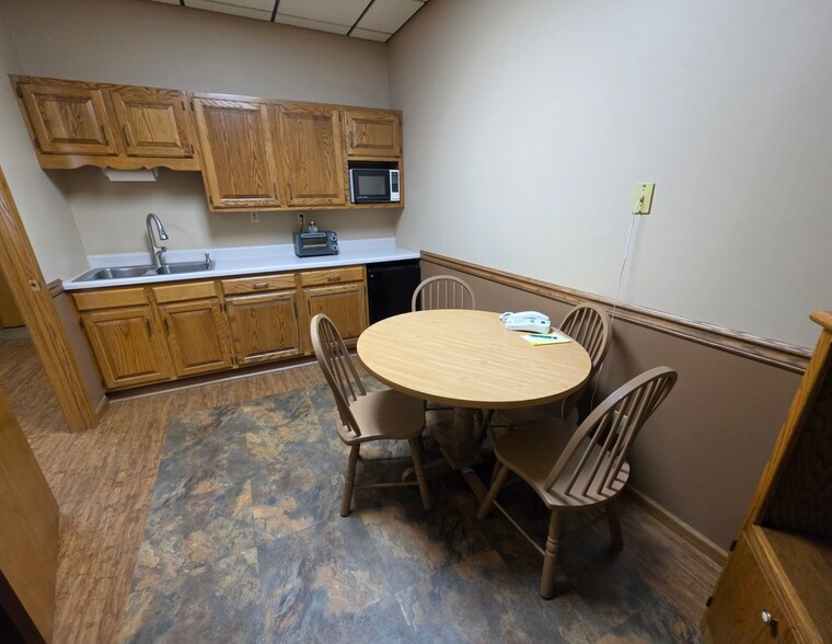 More Photos Of 204 S Washington St, Mc Leansboro Office For Sale