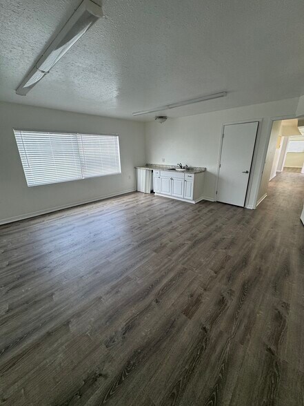 More Photos Of 2655 6th Ave S, Saint Petersburg Manufacturing For Lease