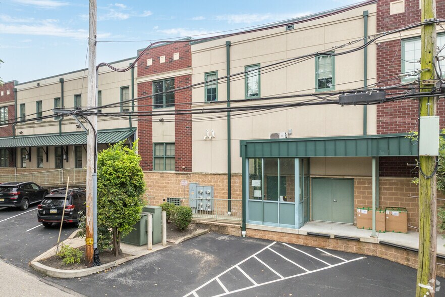 More Photos Of 311 E Baltimore Pike, Media Office For Sale