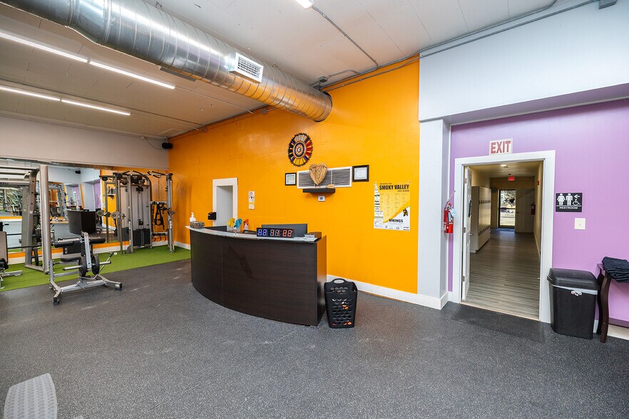 More Photos Of 115 N Main St, Lindsborg General Retail For Sale