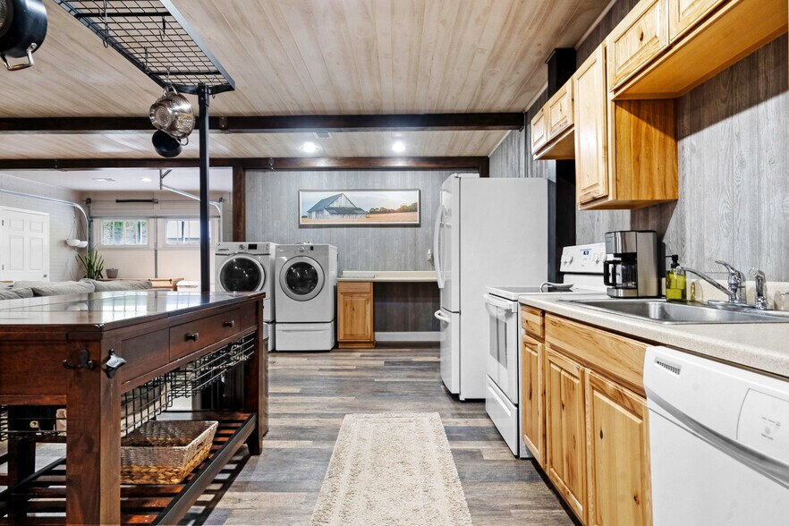 More Photos Of 11155 Hubbard Rd, Kansas City Flex For Sale