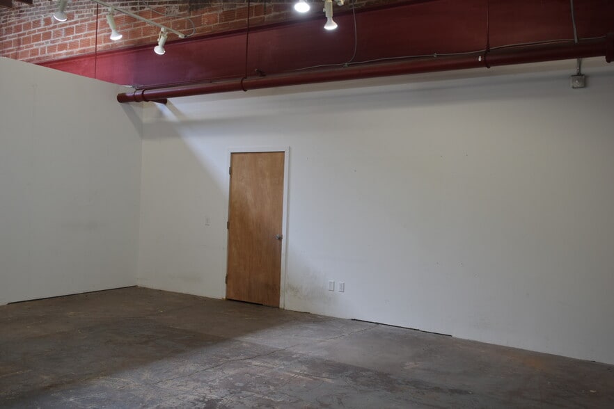 More Photos Of 2315 Commerce St, Houston Unknown For Lease