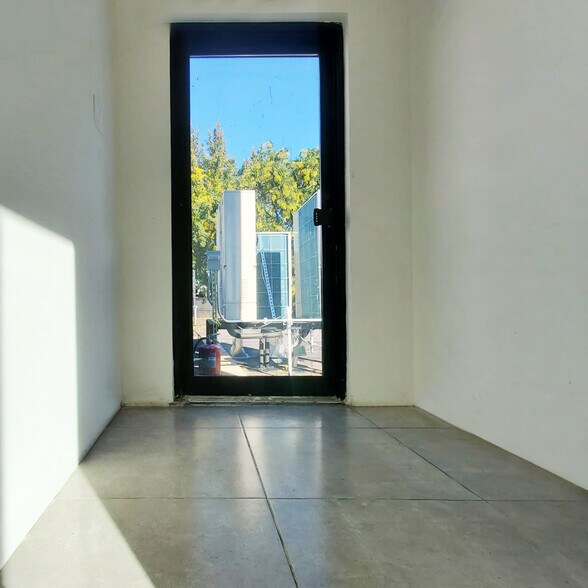 More Photos Of 17 Herkimer Pl, Brooklyn General Retail For Lease