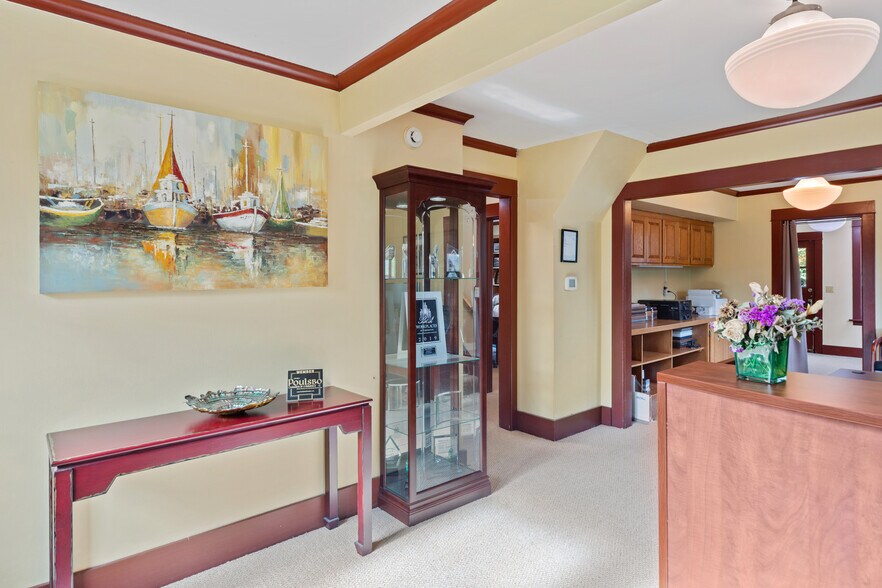 More Photos Of 19679 Front St, Poulsbo Office For Sale