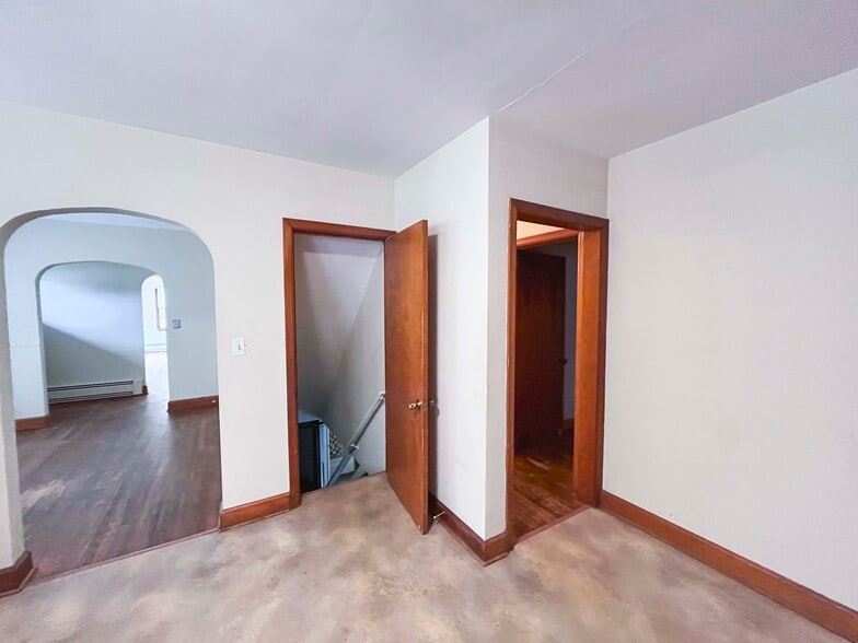 More Photos Of 1001 E Lynchburg Salem Tpke, Bedford Office For Sale