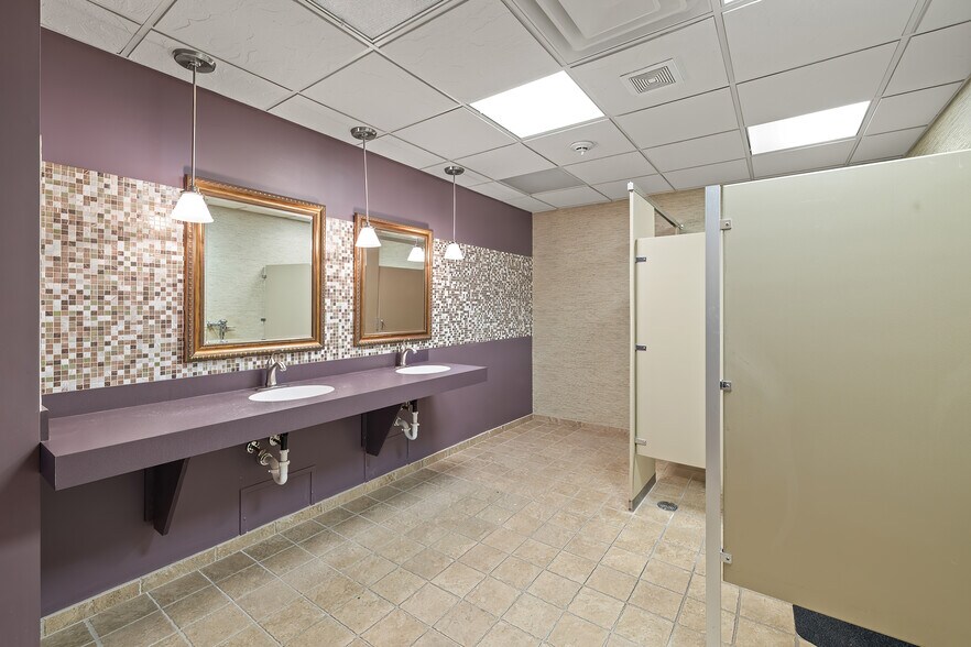 More Photos Of 47 Maple Ave, Flemington Light Manufacturing For Lease