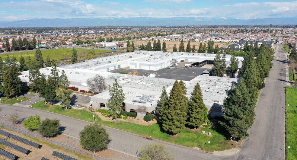 More Photos Of 2842 N Business Park Ave, Fresno Manufacturing For Lease