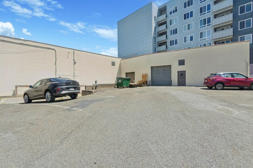 More Photos Of 210 W Girard Ave, Philadelphia Storefront For Lease