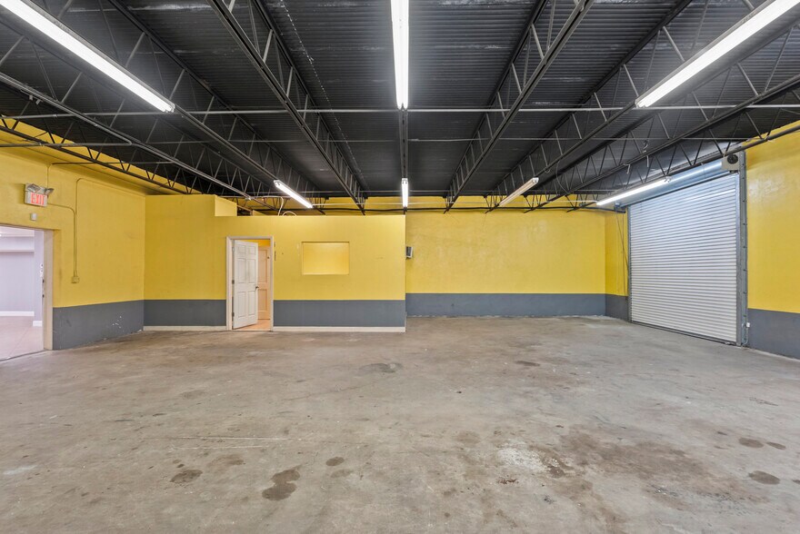 More Photos Of 539 NE 34th Ct, Oakland Park Warehouse For Lease