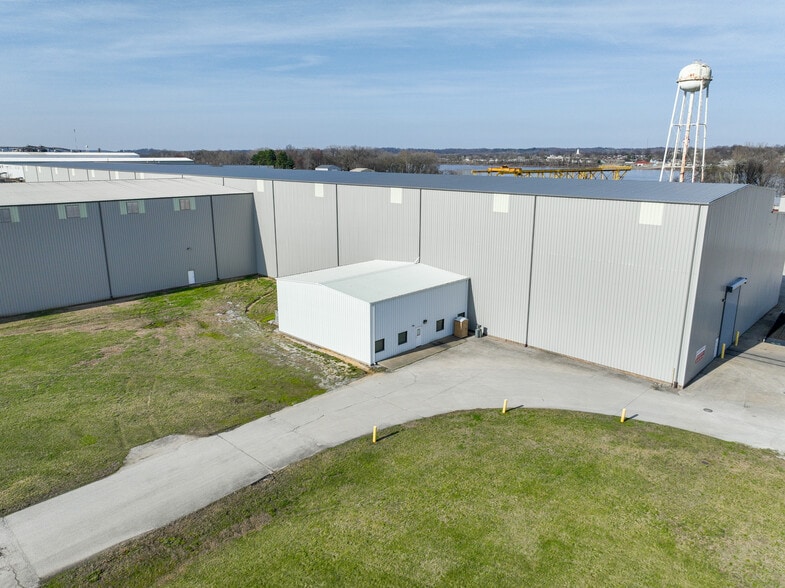 More Photos Of 2870 River Rd, Hawesville Warehouse For Lease