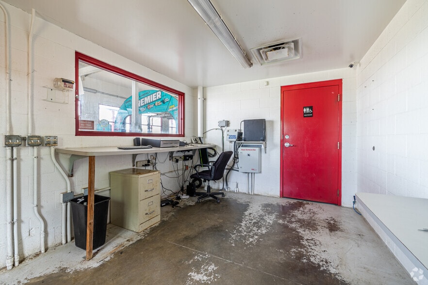 More Photos Of 4311 N State Line Ave, Texarkana Carwash For Sale