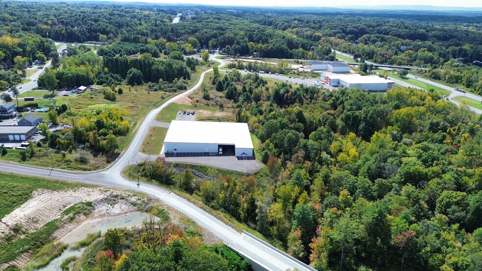 More Photos Of 15 Synergy Park Dr, Clifton Park Warehouse For Lease