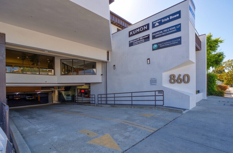 More Photos Of 860 Via de la Paz, Pacific Palisades Office Residential For Lease