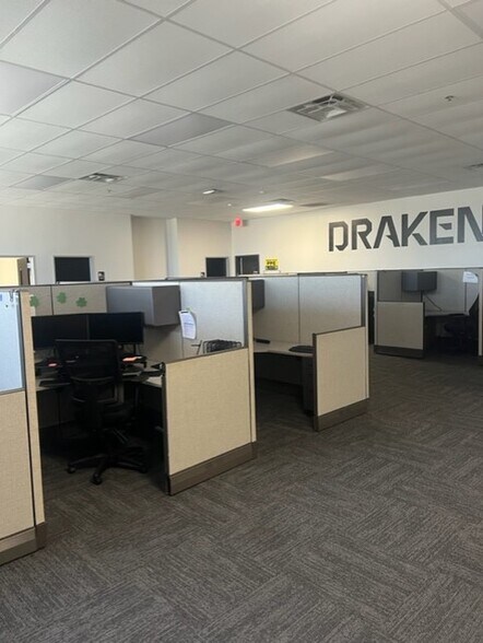 More Photos Of 15277 Heritage Pky, Fort Worth Distribution For Lease