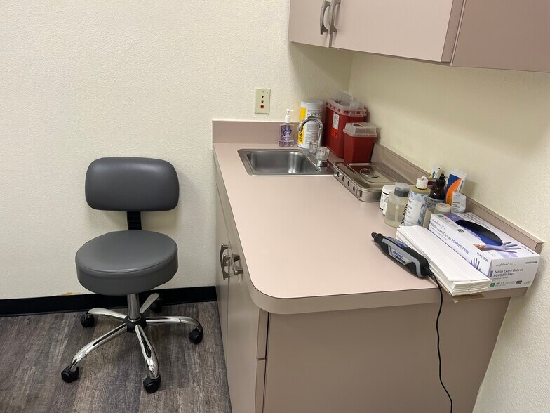 More Photos Of 305 S Childs St, Leesburg Medical For Sale