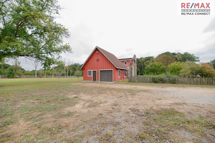 More Photos Of 17466 Benns Church Blvd, Smithfield Freestanding For Sale